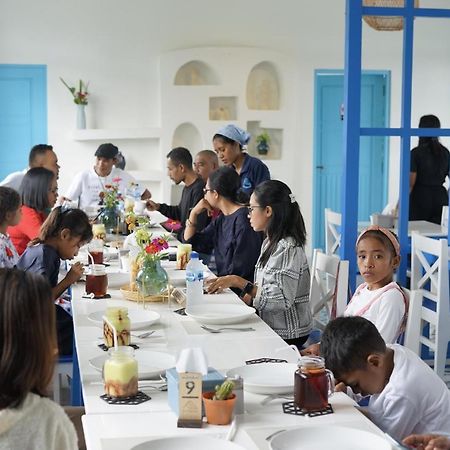 Anjo Maumere Hotel & Restaurant Экстерьер фото