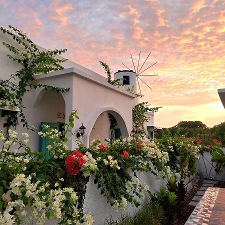 Anjo Maumere Hotel & Restaurant Экстерьер фото