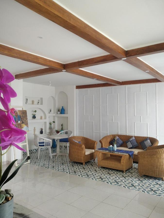 Anjo Maumere Hotel & Restaurant Экстерьер фото