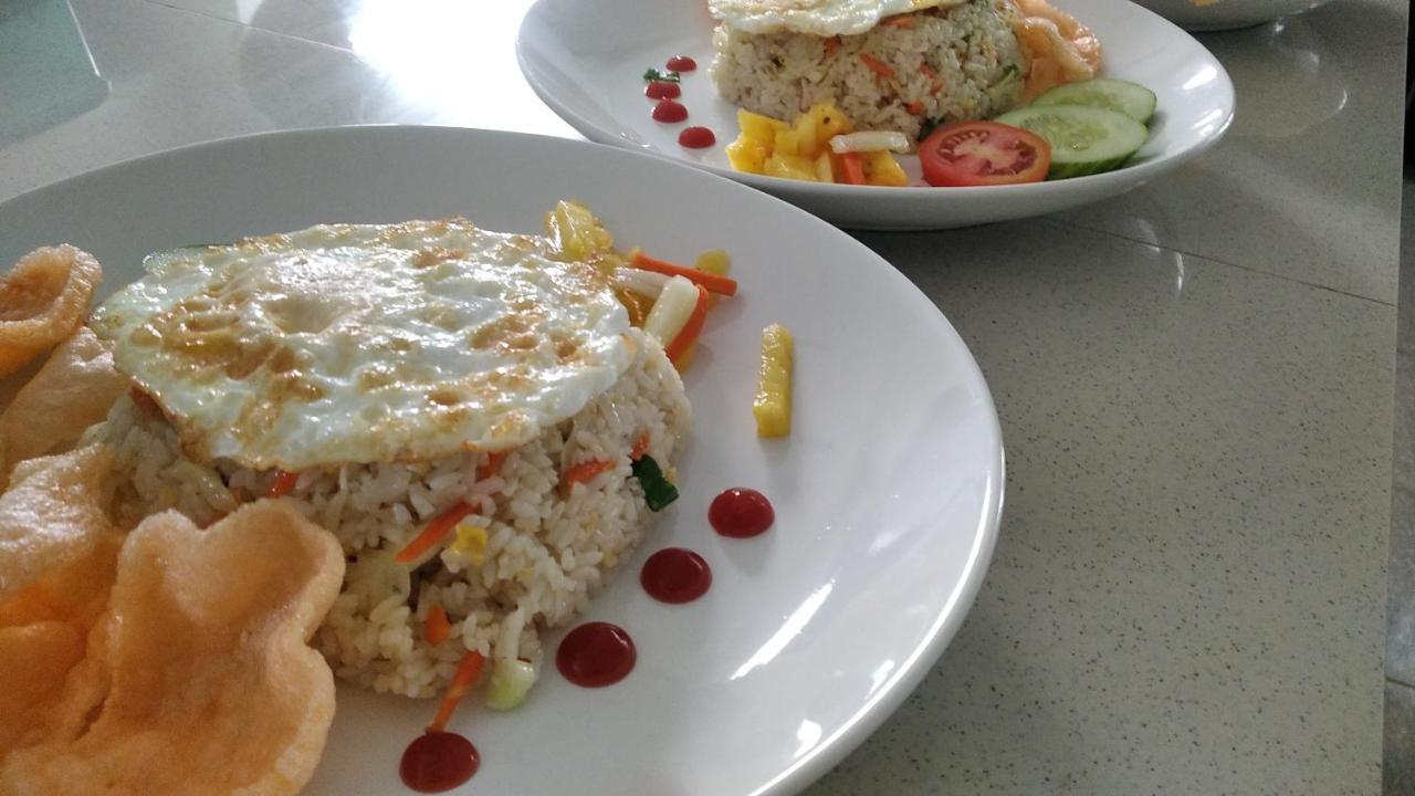 Anjo Maumere Hotel & Restaurant Экстерьер фото
