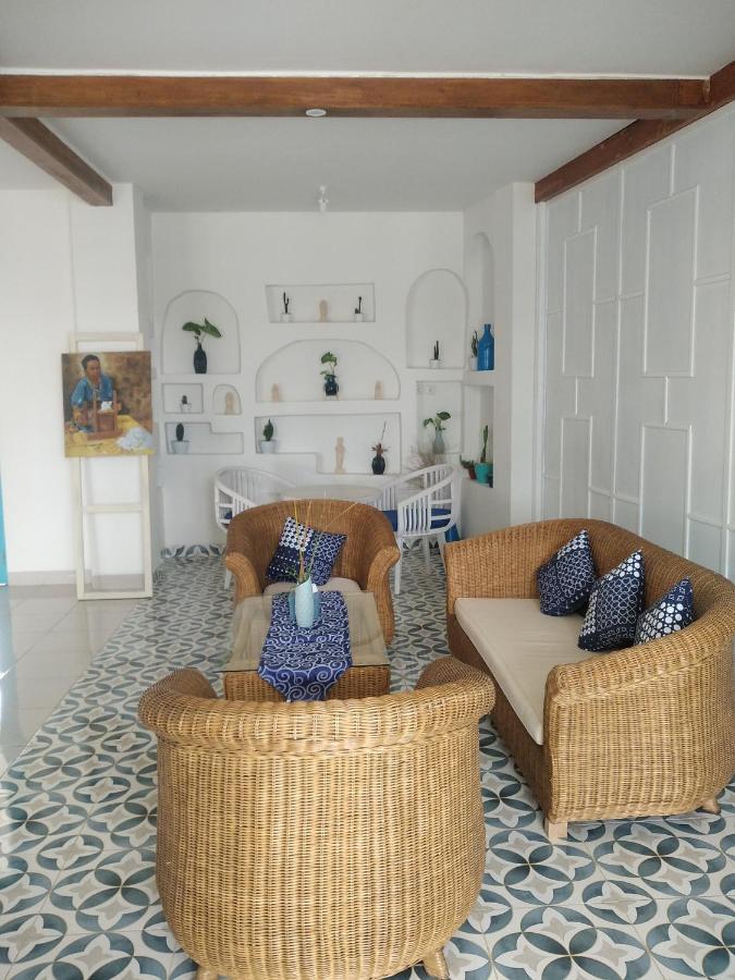 Anjo Maumere Hotel & Restaurant Экстерьер фото