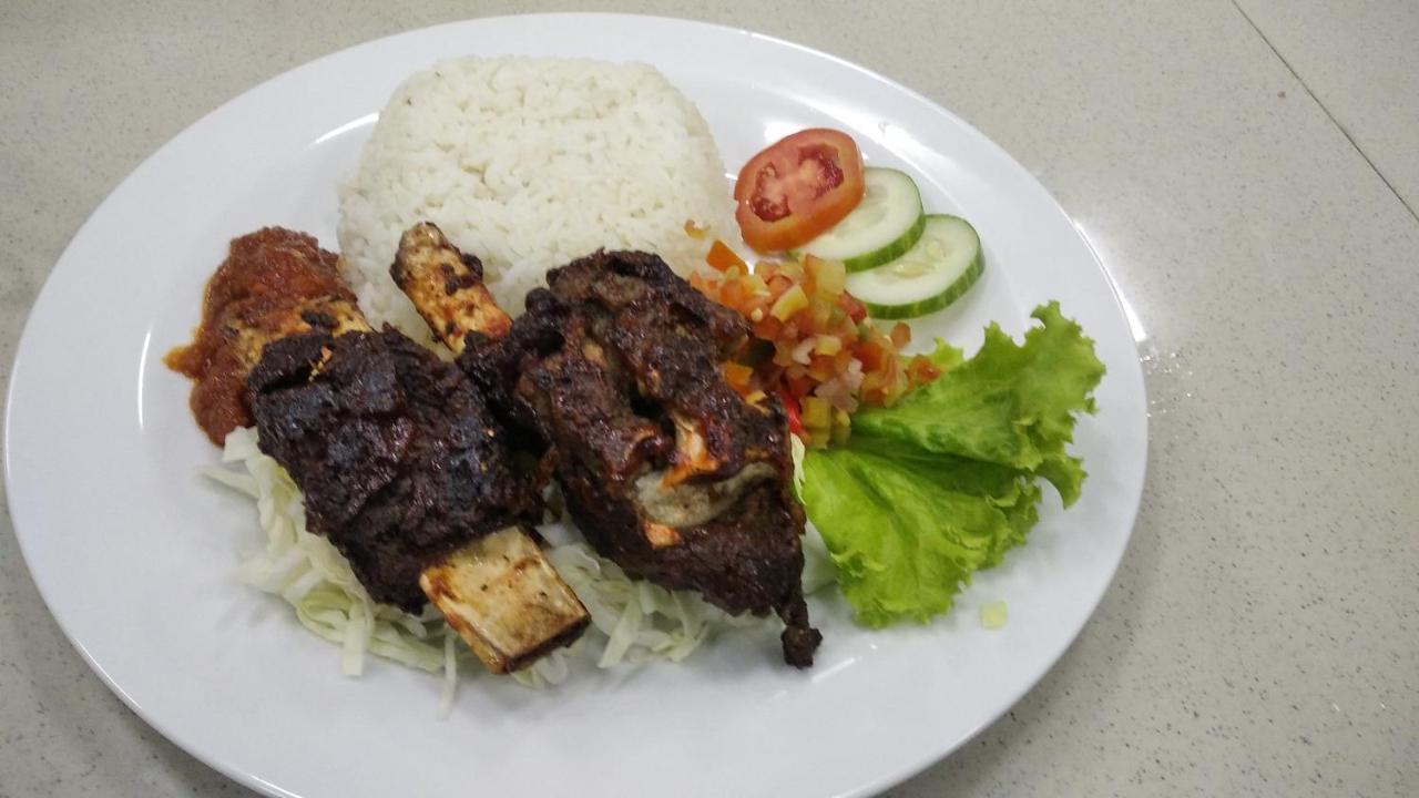 Anjo Maumere Hotel & Restaurant Экстерьер фото