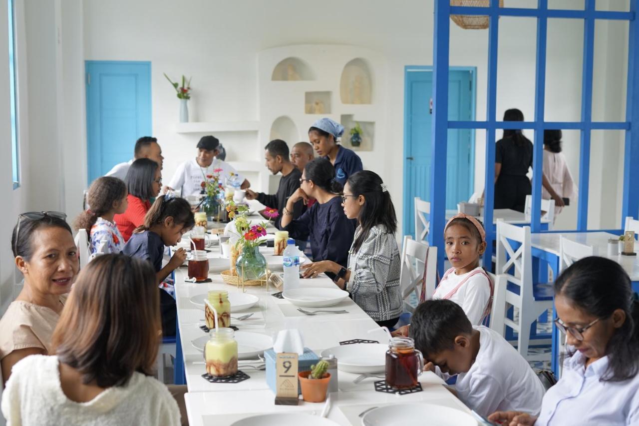 Anjo Maumere Hotel & Restaurant Экстерьер фото
