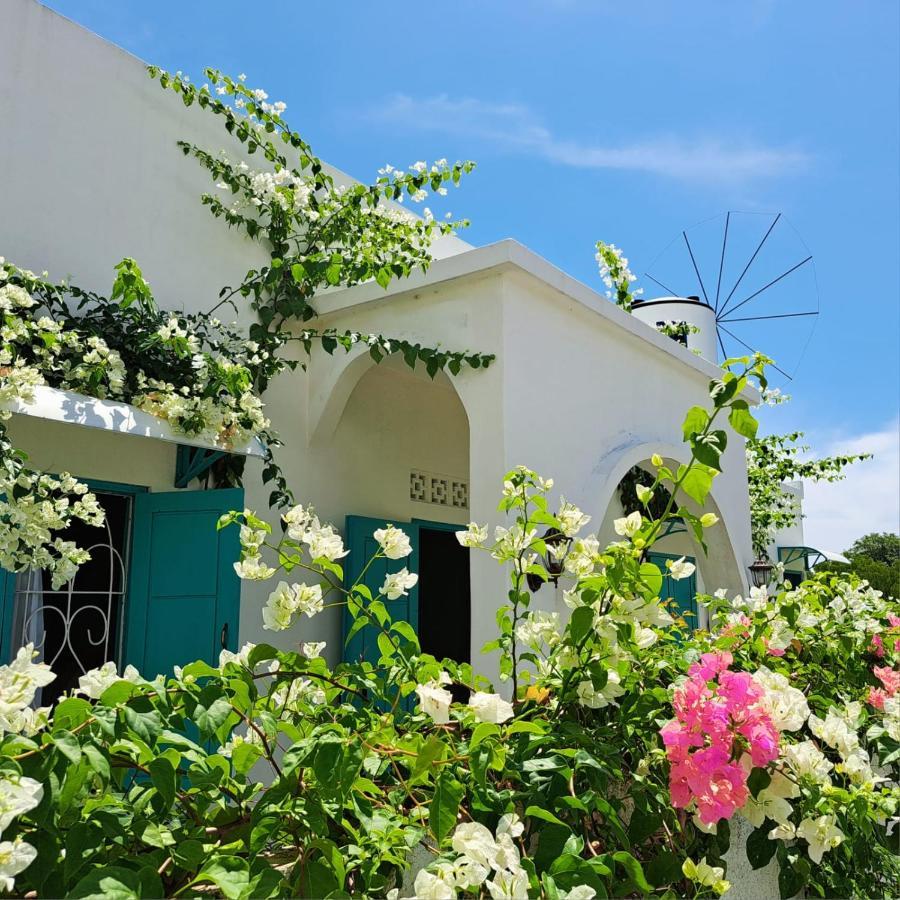 Anjo Maumere Hotel & Restaurant Экстерьер фото