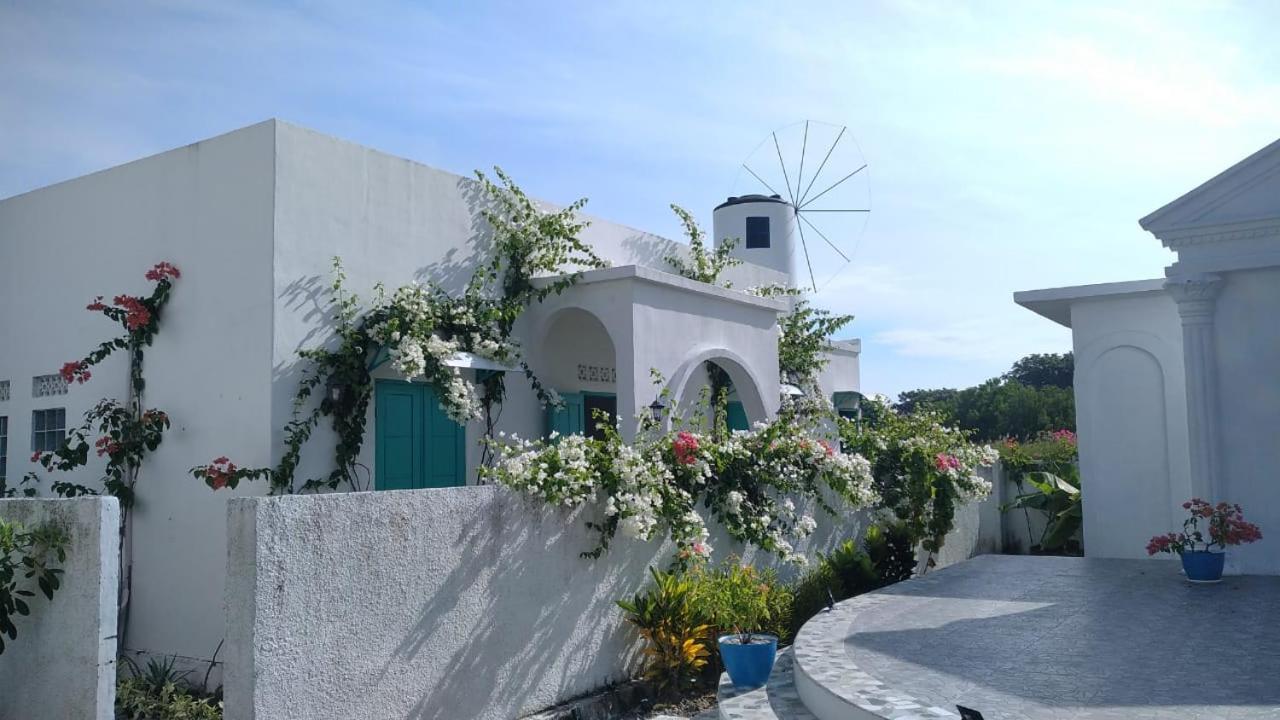 Anjo Maumere Hotel & Restaurant Экстерьер фото
