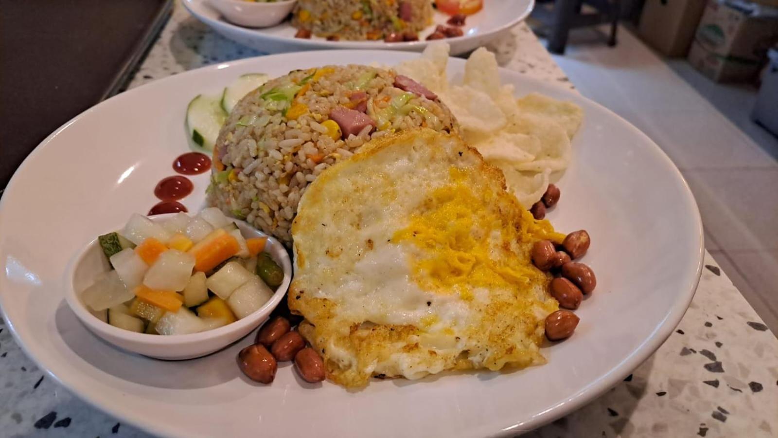 Anjo Maumere Hotel & Restaurant Экстерьер фото