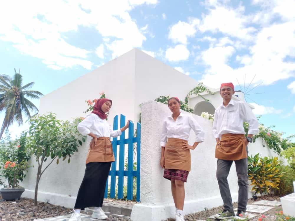 Anjo Maumere Hotel & Restaurant Экстерьер фото